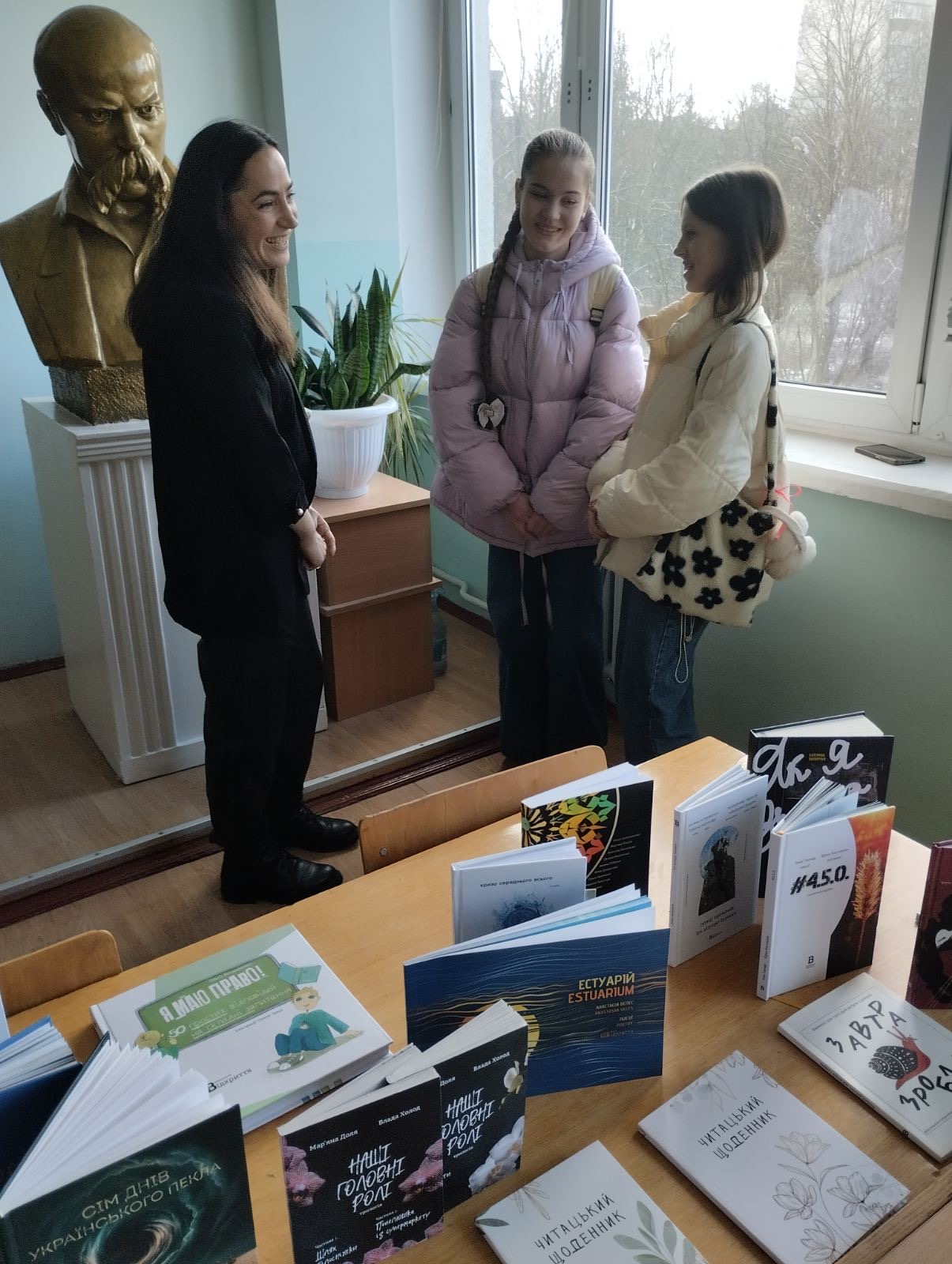 Тепла розмова із ученицями